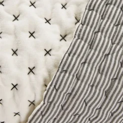 Couvre-lit Matelassé MALO 36 Couvre-lit Matelassé MALO -Pas Cher Zen Repos Magasin 870f4b73226540759f1f698911d638ce