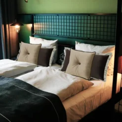 Coussin Décoratif Carré En Velours -Pas Cher Zen Repos Magasin ae38357b51374cbc9091f08fa1802a57