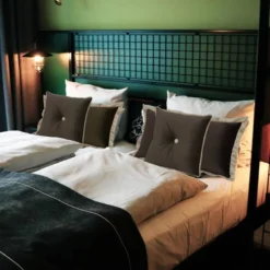 Coussin Décoratif Carré En Velours -Pas Cher Zen Repos Magasin eb172d23111b48f5a2f2c4ccaeb1bdaf